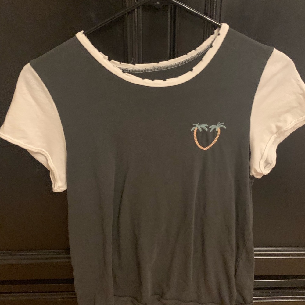 AEO “escape” tee